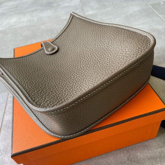 ππ»ββοΈ**~~SOLD~~*Hermes Mini Evelyne TPM 16 - Picture 9 of 10